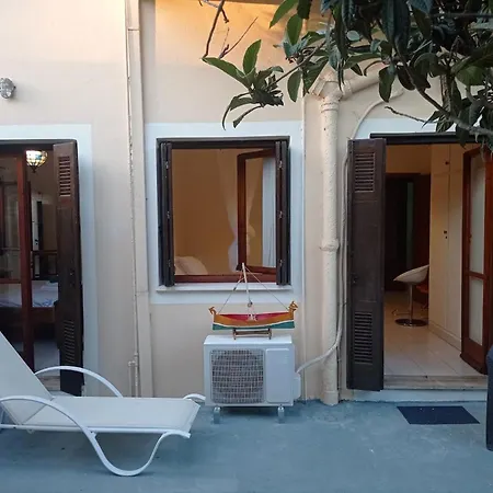 Апартаменти Palm Tree Chania Crete