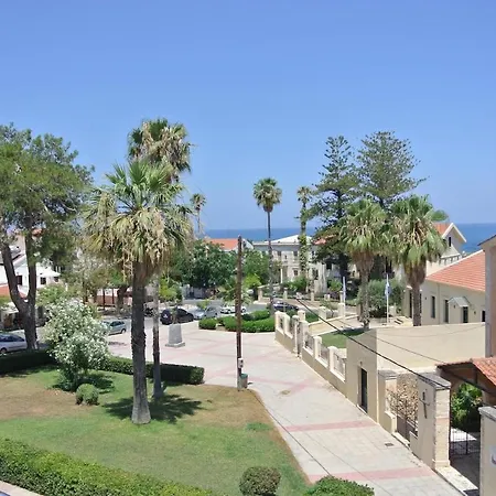 Апартаменти Palm Tree Chania Crete