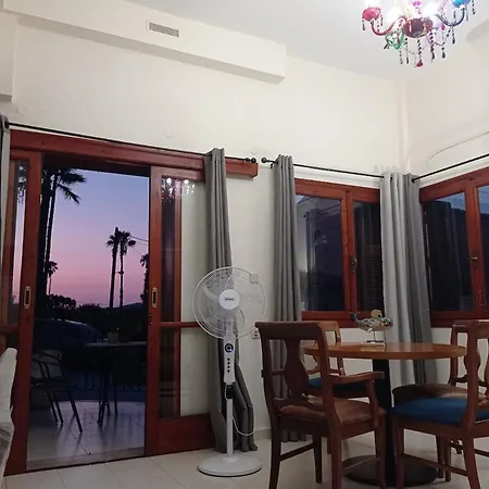 Апартаменти Palm Tree Chania Crete
